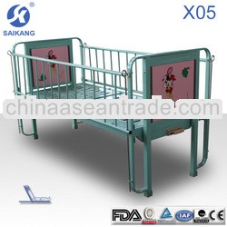 Best selling children hospital bed with castors