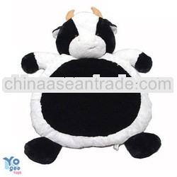 LE h1549 fuzzy factory plush black & white cow baby mat