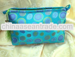 A PRETTY SILKY 60s TURQUOISE RETRO SPOT DESIGN LARGE COSMETIC MAKE UP BAG NEW