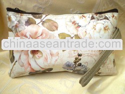 A SHABBY CHIC FRENCH FLORAL GARDEN DESIGN WASHABLE COSMETIC MAKE UP BAG NEW
