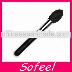 China wholesale tapered highlighter brush makeup brush