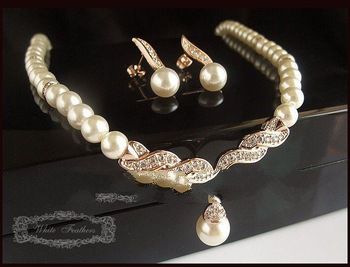 Fress Shipping ! Gold Plated Cream Pearl and Rhinestone Bridal Necklace and Earring Jewelry Set