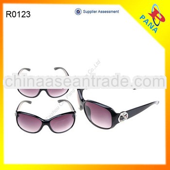 2013 Chinese Plastic Fashion Sunglasses FDA CE OEM