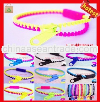 2013 fashion zipper bracelet,double colorplastic zipper bracelet Inventory