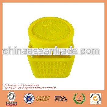 2013 new product useful silicon baby bottle cover