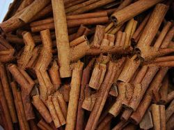 CASSIA CINNAMON EXTRACT POWDER AND STICK SUPER QUALITY ( 8-12CM) 0.6 U$/KG.; BROKEN CINNAMON.CINNAMO