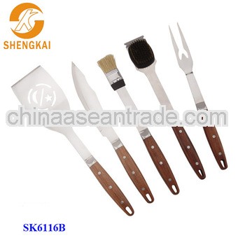 5pcs stainless steel bbq utensil set with wooden handle