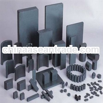 Axial magnetization hard ceramic permanent ferrite magnets