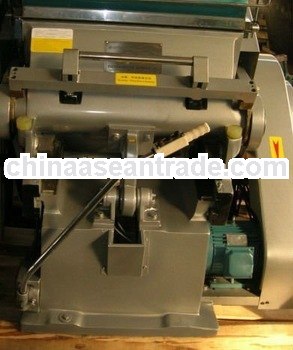 Cardboard flat die cutter and crease Machine