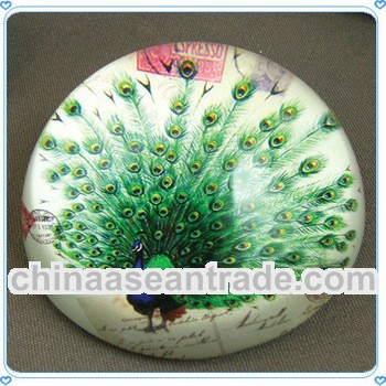 Dome Shaped Glass Peacock Paperweght for Desktop Decoration