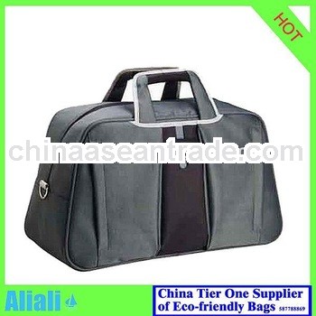 Fashionable quilted duffle bag