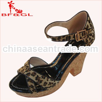 Guangzhou Manufacturers Ladies Chunky Heel Sandals