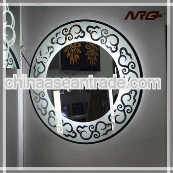 Illuminated round mirror