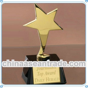 Luxurious Golden Rising Star Trophy For Company Gifts