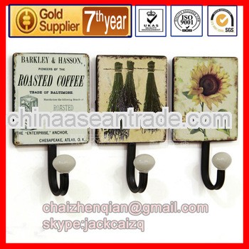 Metal Wall Hook with flower Pattern