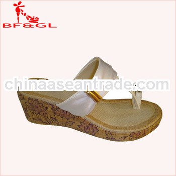 Middle East Hot Selling Lady sandals wedge heel,wedge flip flops