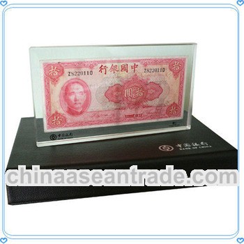 RMB Paque Crystal Money Paperweght for Bank Souvenirs