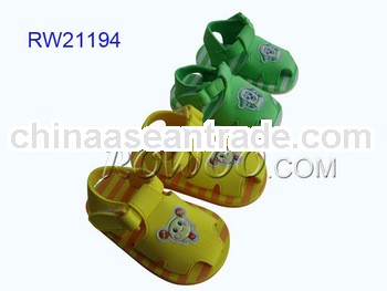 RW21194 safety baby sandals with heel closure
