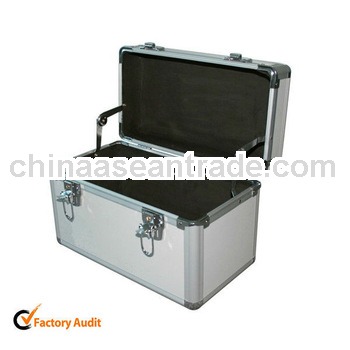 Silver Durable Aluminum Carrying Case Goods Store Up With Metal Shelf