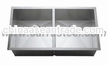 Stainless steel undermounted double bowl sink