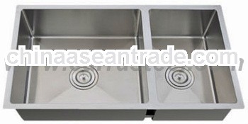 Stainless steel undermounted sink with double bowls