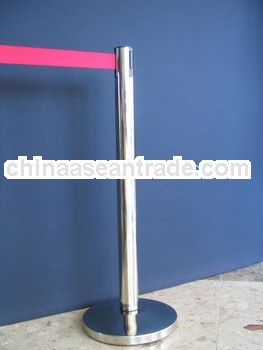 bank queue line stanchion with retractable belt