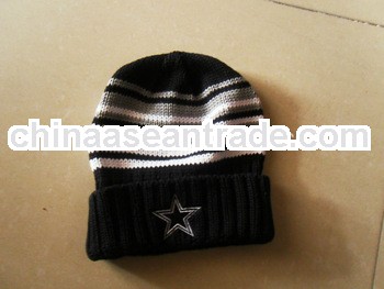 cheap acrylic knitted beanie with folded up rib star embroidary logo