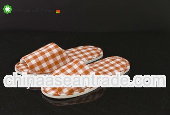 cheap plaid cloth hotel slipper/indoor slippers