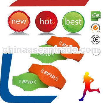 chips ntag203 waterproof silicone rfid wristband for 2014 hot seliing