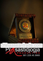 SOUVENIR CENDERAMATA PLAKAT, CINDERAMATA PLAKAT SOUVENIR, PLAKAT SUVENIR,PIALA CENDERAMATA,PIALA CIN