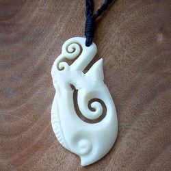 bone carving fish hook pendant for necklace maori design