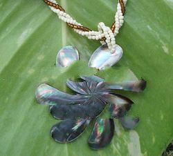 flower shell carving necklace shell