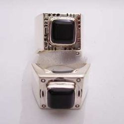 Silver Engrave Ring with onyx