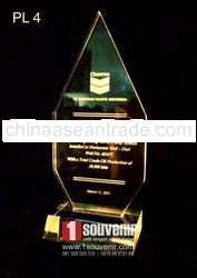 BIKIN TROPHY ACRYLIK LASER ENGRAVER, JUAL TROPHY GRAFIR LASER, PLAKAT AKRILIK, TROPHY LASER