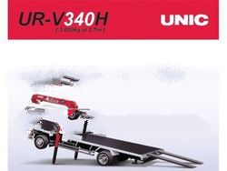 UNIC High-Outrigger Crane