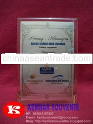 menjual plakat fiber bening transparan, tempat meproduksi plakat fiber bening transparan resin, pemb