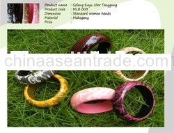 Mahogany Wood Bracelet with snake skin motif