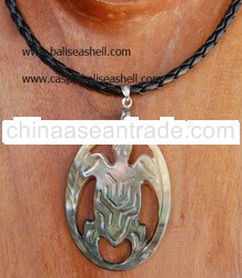 shell carving art necklace with turle model