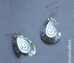 Mozaic abalone w. carved MOP earring