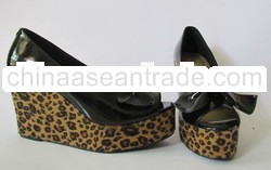 Sasti Leopard Wedges